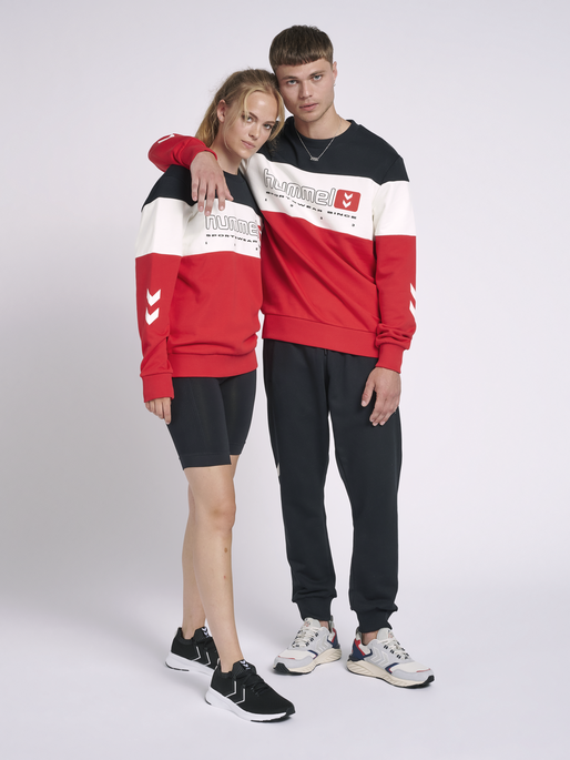 hmlLGC MUSA SWEATSHIRT, 3066, model