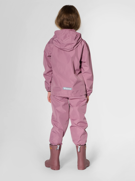 hmlNESSIE RAINSUIT, DUSKY ORCHID, model
