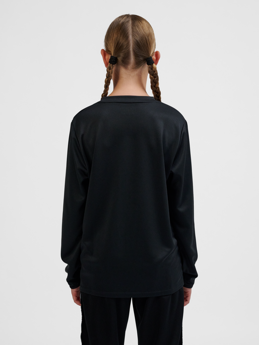 hmlESSENTIAL SWEATSHIRT KIDS, BLACK, model