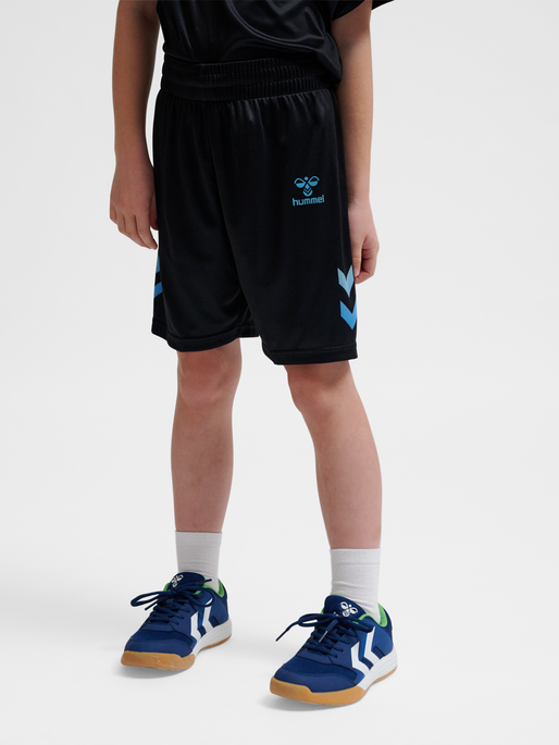 hmlSHIMMER SET, BLACK, model