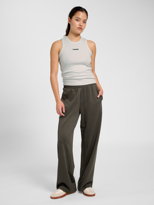 hmlYOGA SOFT W SWEATPANTS, MAJOR BROWN, model