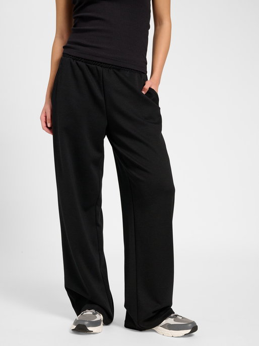 hmlYOGA SOFT W SWEATPANTS, BLACK, model
