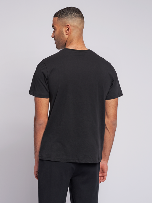 hmlVALTER T-SHIRT S/S, 2001, model