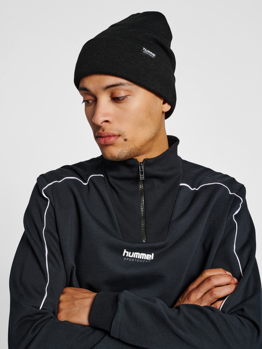 hmlLGC WESLEY HALF ZIP SWEATSHIRT, BLACK, model