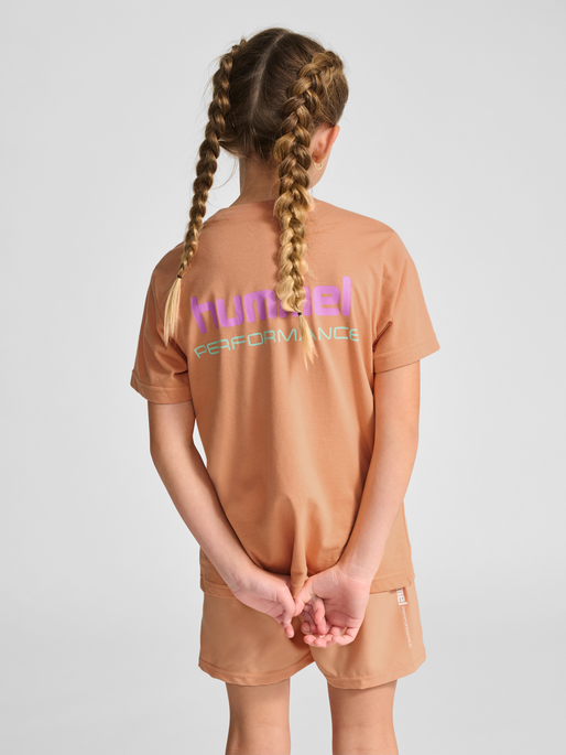 hmlJR PULSE T-SHIRT S/S, PEACH BLOOM, model