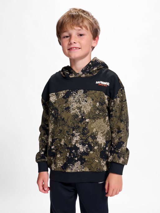 hmlAGGE HOODIE, 2001, model