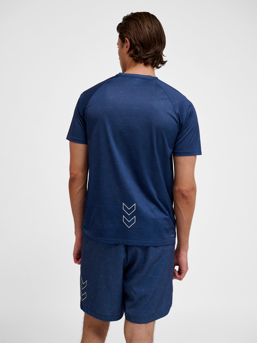 hmlCOURT AOP LIGHT WEIGHT T-SHIRT, INSIGNIA BLUE, model