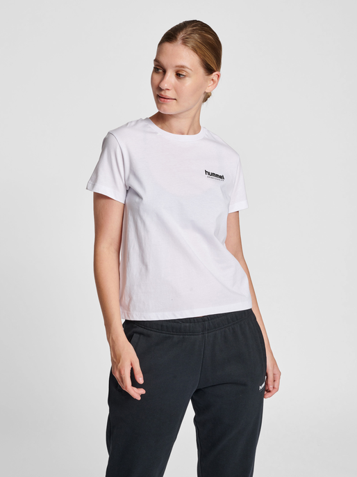 hmlLGC KRISTY SHORT T-SHIRT, WHITE, model