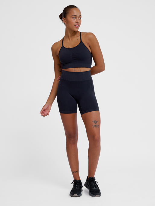 hmlMT DEFINE SEAMLESS PADDED BRA, BLACK, model