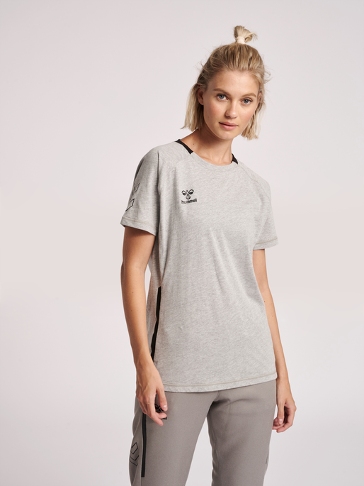 hmlCIMA XK T-SHIRT S/S WOMAN, GREY MELANGE, model