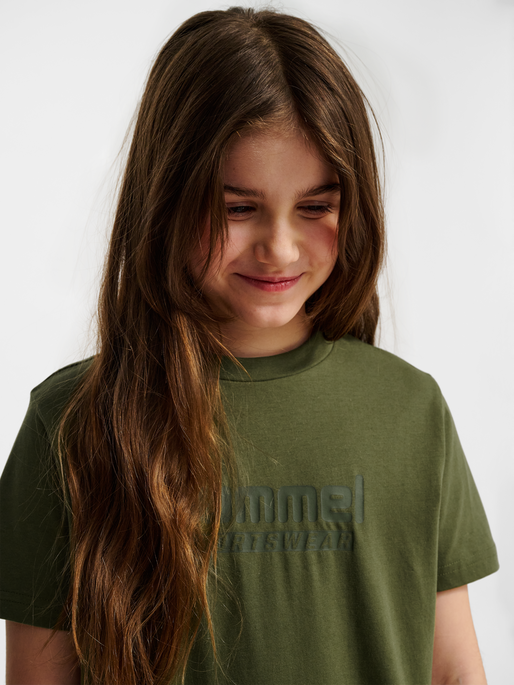 hmlJR BASE T-SHIRT S/S, WINTER MOSS, model