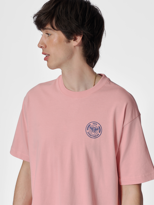 hmlSWARM LOOSE T-SHIRT, BRIDAL ROSE, model