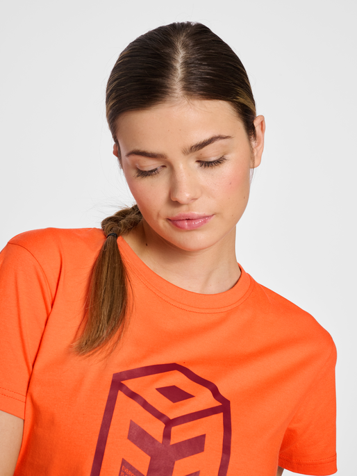 hmlOFFGRID COTTON JERSEY S/S WO, NASTURTIUM/RHUBARB, model