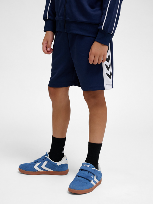 hmlORTON SHORTS, BLACK IRIS, model