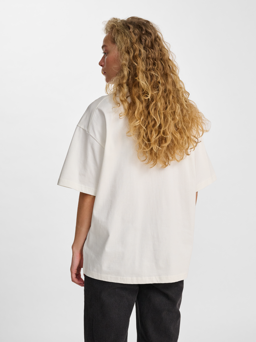 hmlLOOSE T-SHIRT S/S 23, BLANC DE BLANC, model