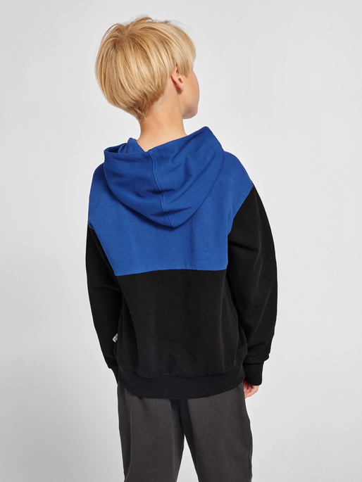 hmlMORTEN HOODIE, SODALITE BLUE, model