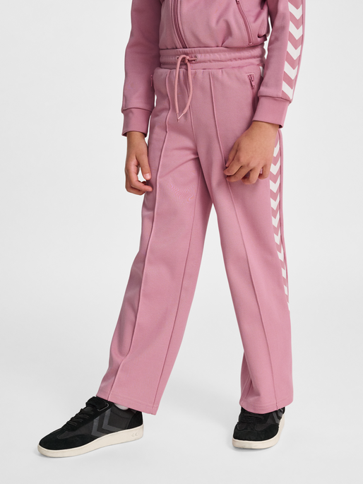 hmlJR ARCHIVE WIDE LEG POLY PANTS, POLIGNAC, model