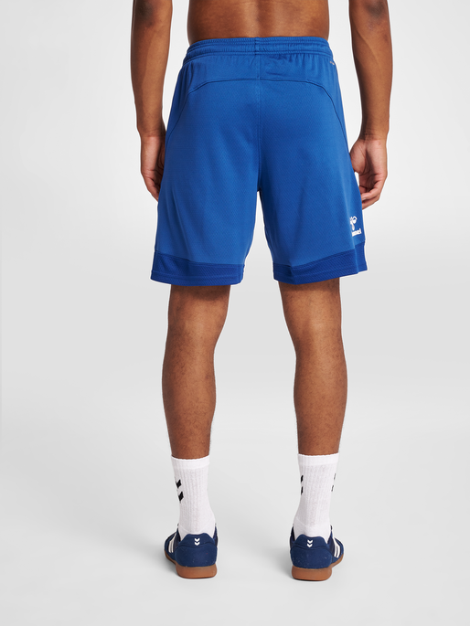 hmlLEAD POLY SHORTS, TRUE BLUE, model