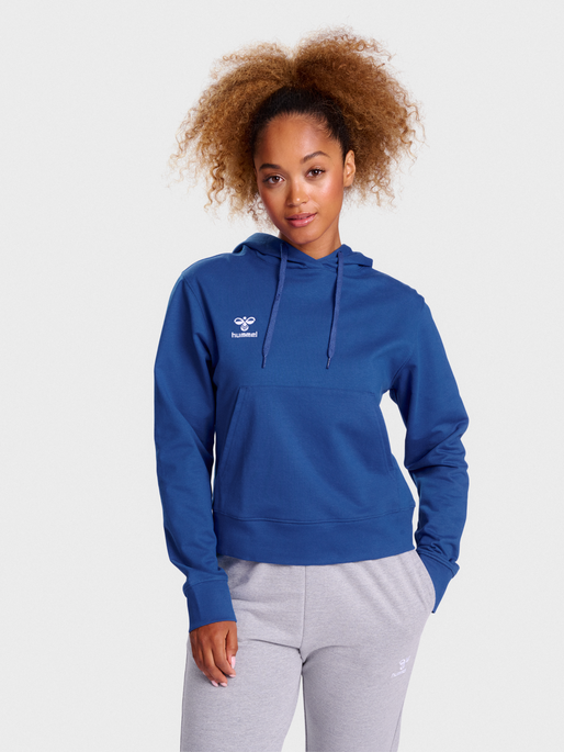 hmlGO 2.0 HOODIE WOMAN, TRUE BLUE, model