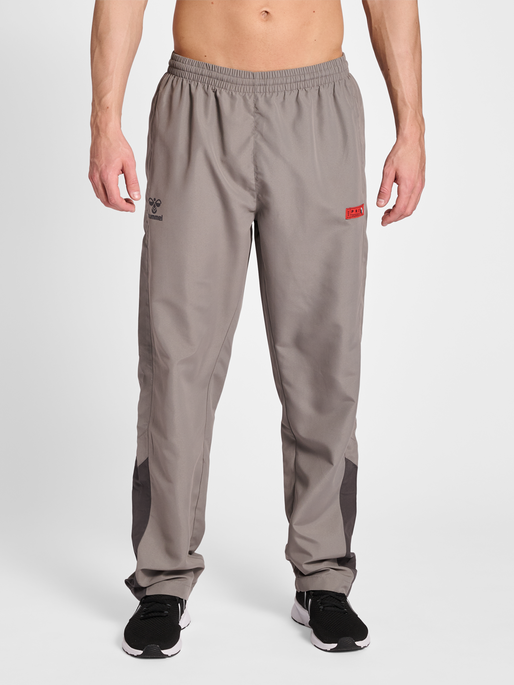 hmlPRO GRID WOVEN PANTS, FORGED IRON/QUIET SHADE, model