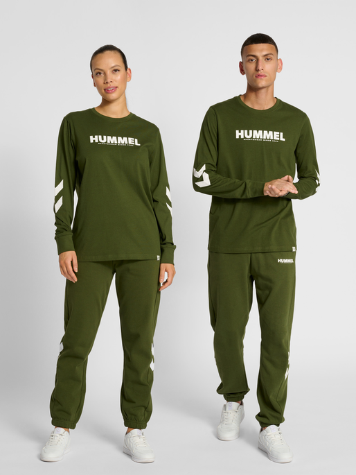 hmlLEGACY T-SHIRT L/S, RIFLE GREEN, model