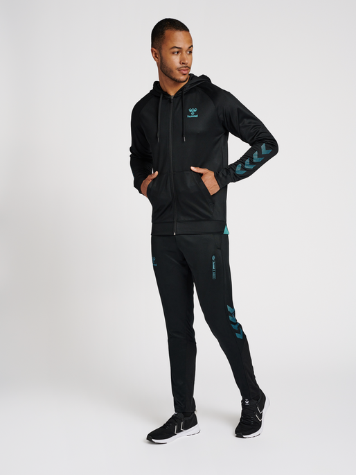 hmlGG12 ACTION ZIP HOODIE, 2951, model