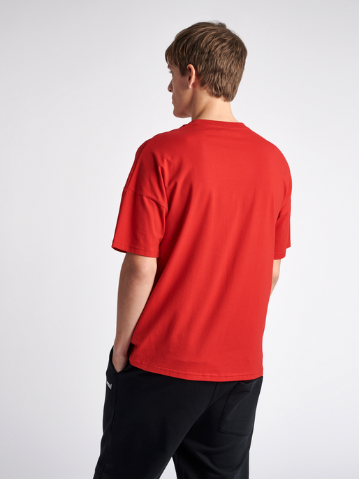 hmlBEACH BREAK T-SHIRT S/S, 3062, model