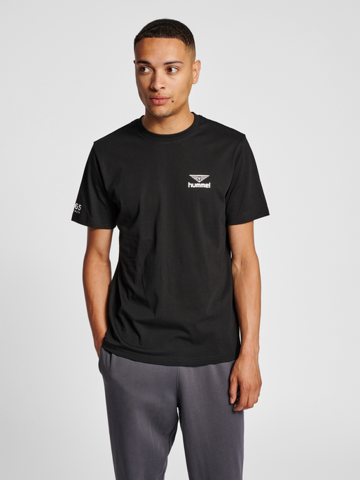 hmlLGC 365 T-SHIRT, BLACK, model