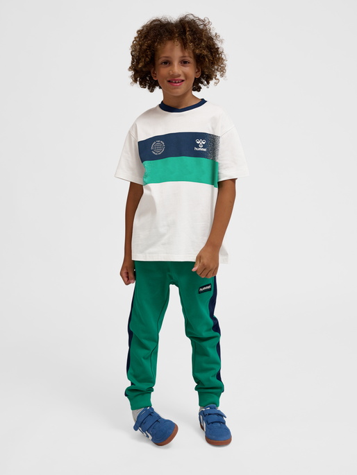 hmlESKE T-SHIRT S/S, MARSHMALLOW, model