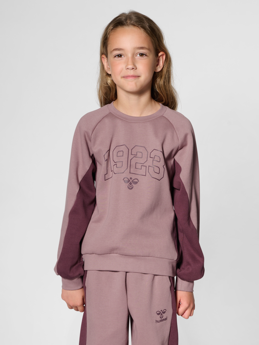 hmlKANNA SWEATSHIRT, TWILIGHT MAUVE, model