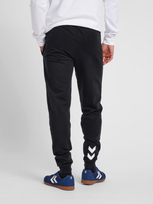 HMLGO COTTON PANT, BLACK, model