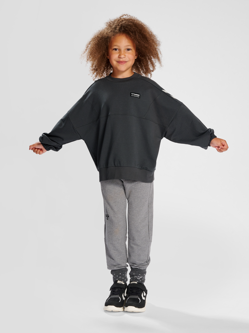 hmlTUBA SWEATSHIRT, 1525, model