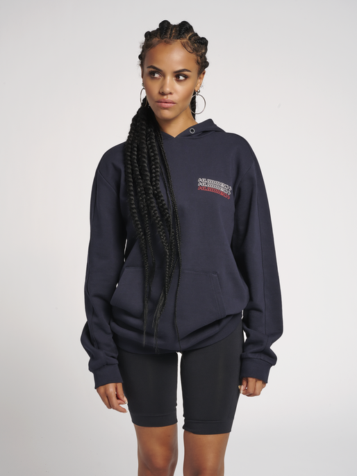 hmlDENNIS HOODIE, 7381, model
