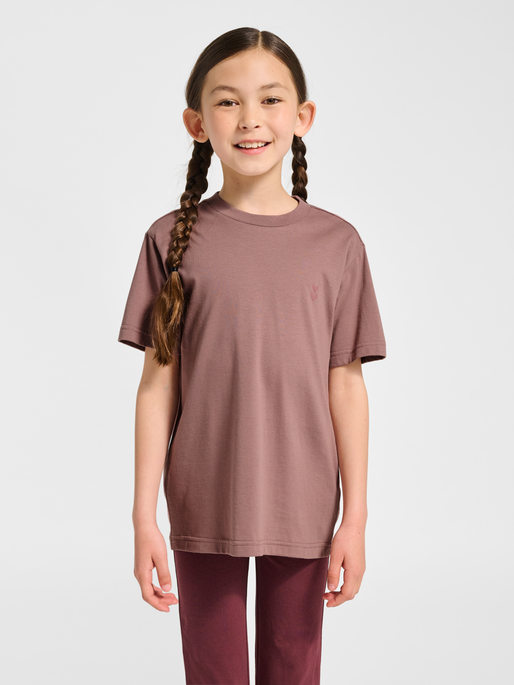 hmlJR SOFT T-SHIRT S/S, TWILIGHT MAUVE, model