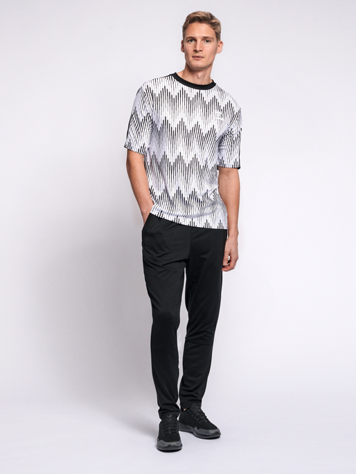 hmlBLAZE T-SHIRT S/S, 9001, model