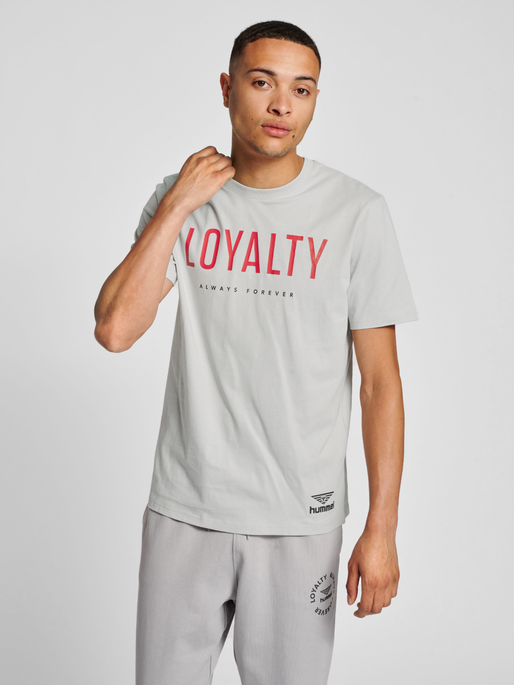 hmlLGC LOYALTY T-SHIRT, HARBOR MIST, model