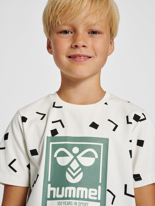 hmlELI T-SHIRT S/S, MARSHMALLOW, model