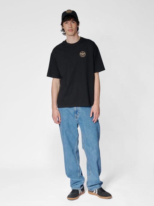 hmlSWARM LOOSE T-SHIRT, BLACK, model