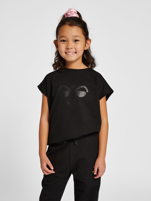 hmlDIEZ T-SHIRT S/S, BLACK, model