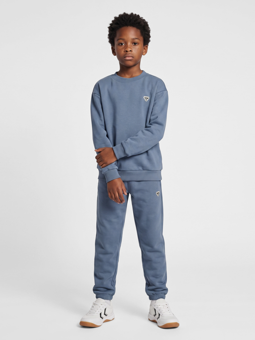 hmlJR LOOSE CREWNECK BEE, FLINT STONE, model