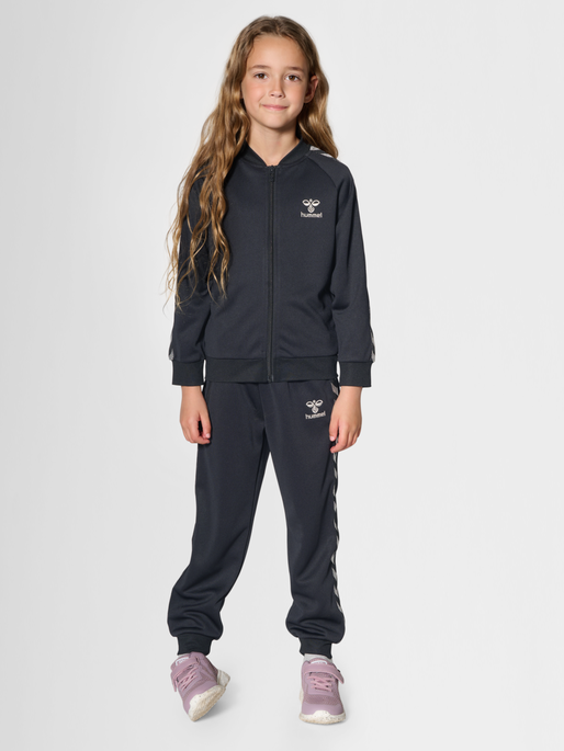 hmlNOMA ZIP JACKET, BLACK, model