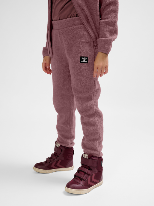 hmlATLAS FLEECE PANTS, TWILIGHT MAUVE, model