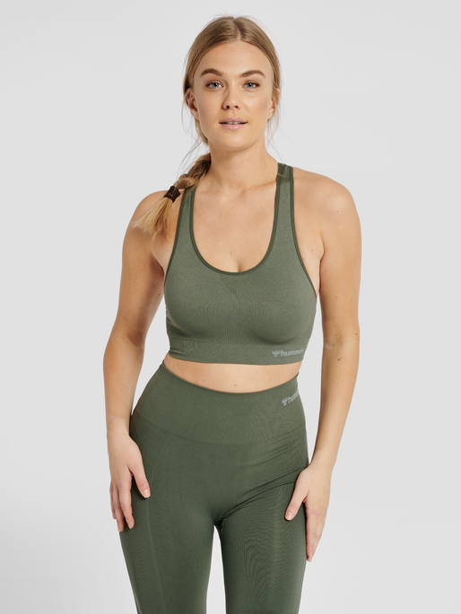 hmlTIF SEAMLESS SPORTS TOP, THYME, model