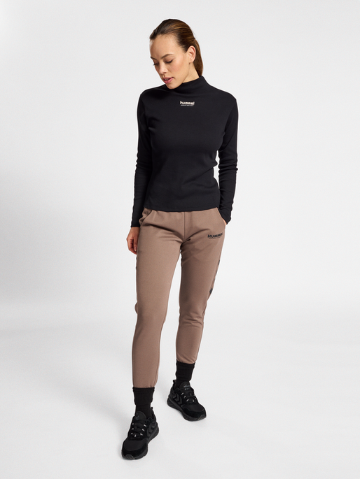 hmlLGC GISA TURTLENECK, BLACK, model