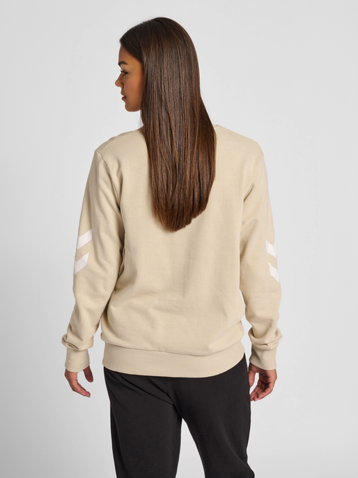 hmlLEGACY SWEATSHIRT, PUMICE STONE, model