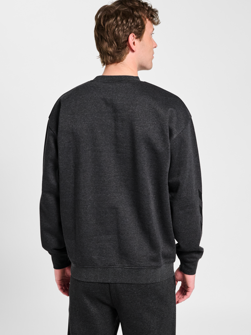 hmlCHEVRON ATHLETIC SWEATSHIRT, DARK GREY MELANGE, model
