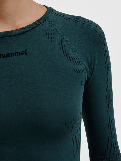 hmlMT SHAPING SEAMLESS T-SHIRT L/S, GREEN GABLES, model