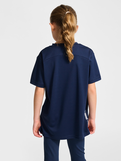 hmlJR PULSE TRAINING T-SHIRT, DRESS BLUES, model