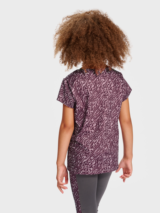 hmlNANNA T-SHIRT S/S, ROSE BROWN, model