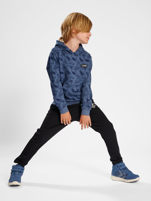 hmlRICHARDO HOODIE, 7050, model